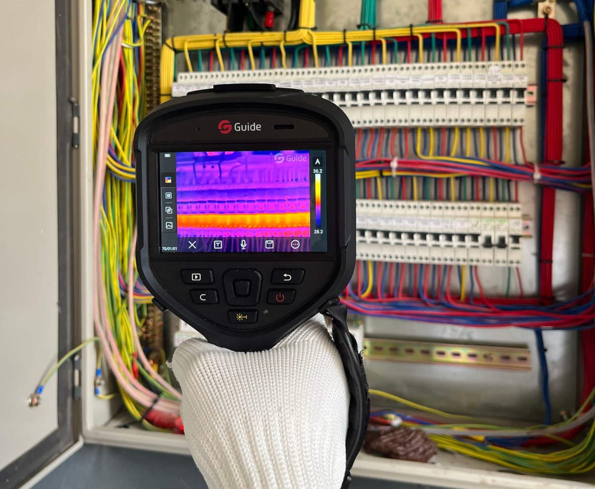 Guide Sensmart Hammer II thermal imaging camera inspecting an electrical distribution cabinet