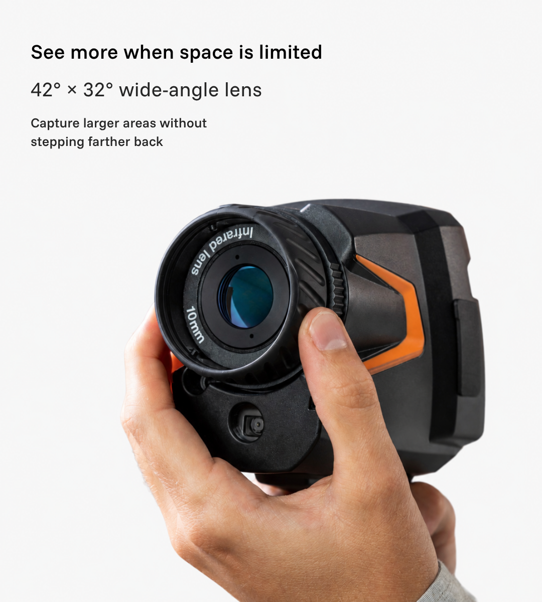 Testo 883-2 camera with 42° × 32° wide-angle infrared lens