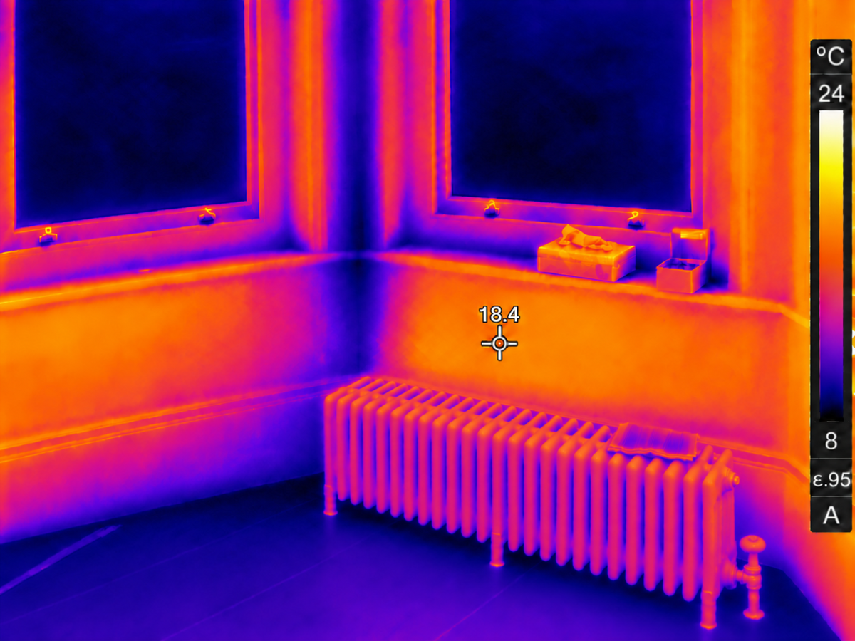 thermal image of room taken with testo 883-2 wide angle lens